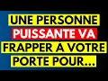 Le voir avant une personne puissante frappe  votre porte pour message des anges