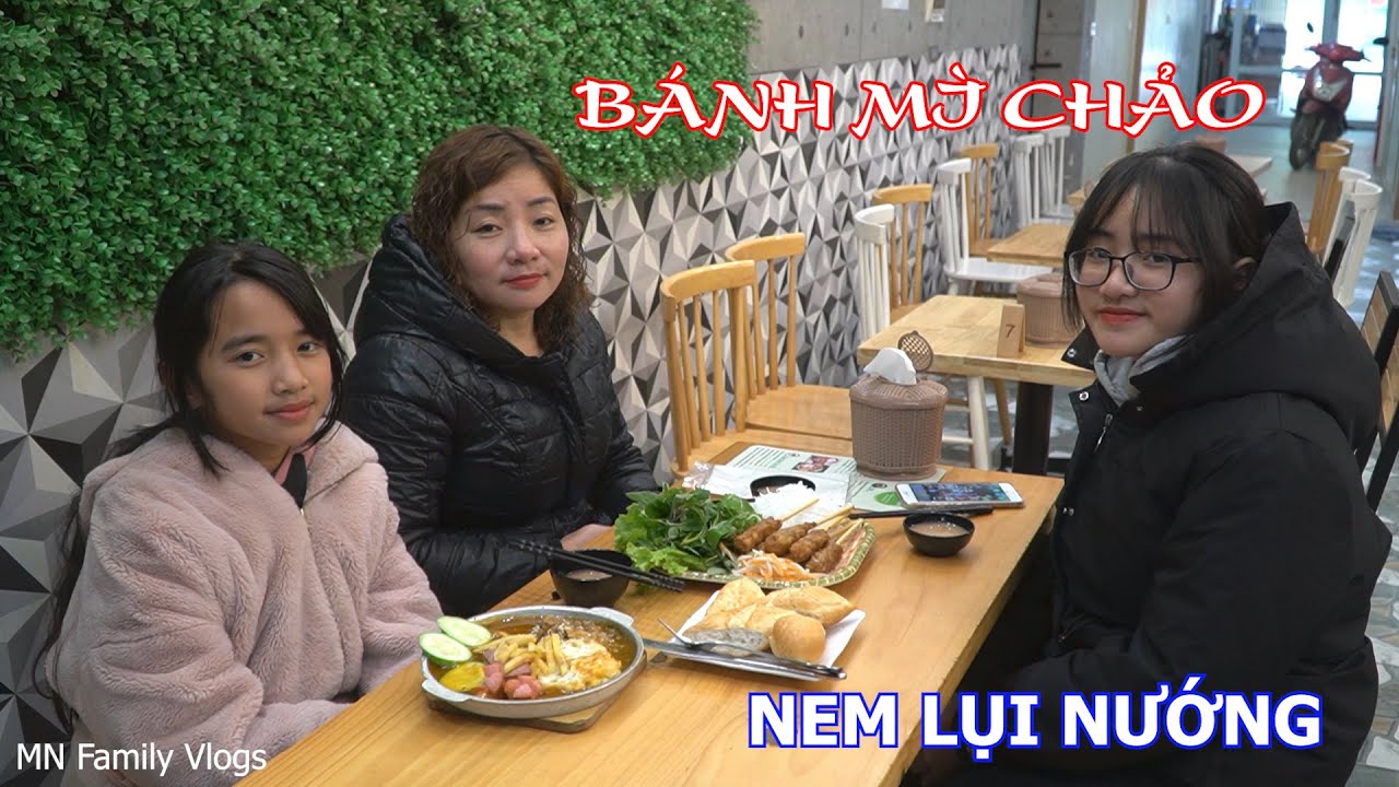Hồng Anh Và Thùy Giang Lại Được Mẹ Đưa Đi Ăn Trưa - Bánh Mì Chảo, Nem Lụi Nướng Ngon Tuyệt