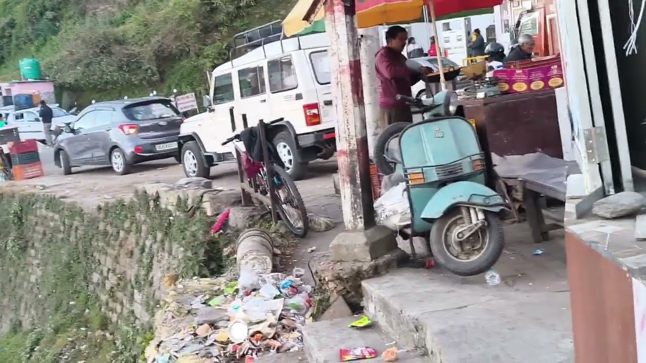 दोस्तो मैं अब रानीखेत पहुंचा गया हूं जहां हिमालय सूरज‌ की सुनहरे प्रकाश अपनी सुन्दरता बिखेर रहा है⛰️