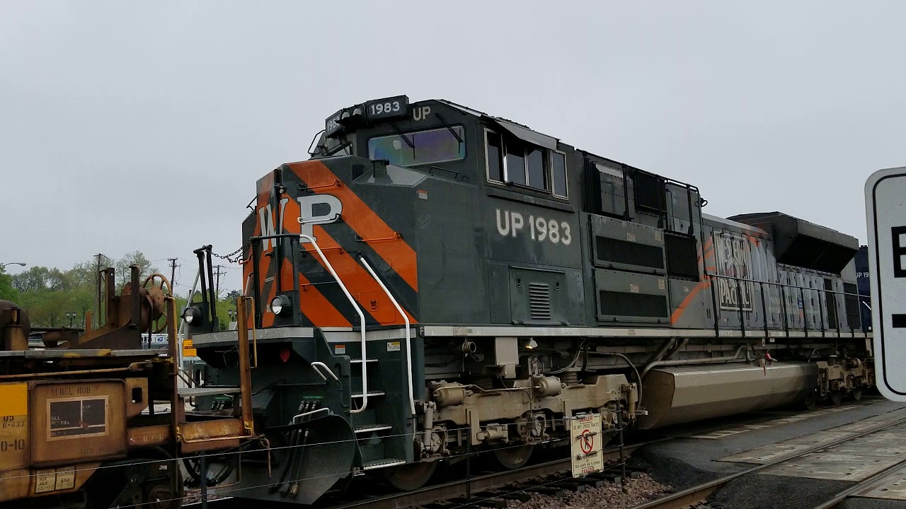 UP 1982 leads 1983 on IG2G2 past Elmhurst, IL