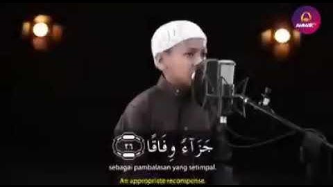 سوره النبأ  بصوت هاذا الطفل الرائع♕