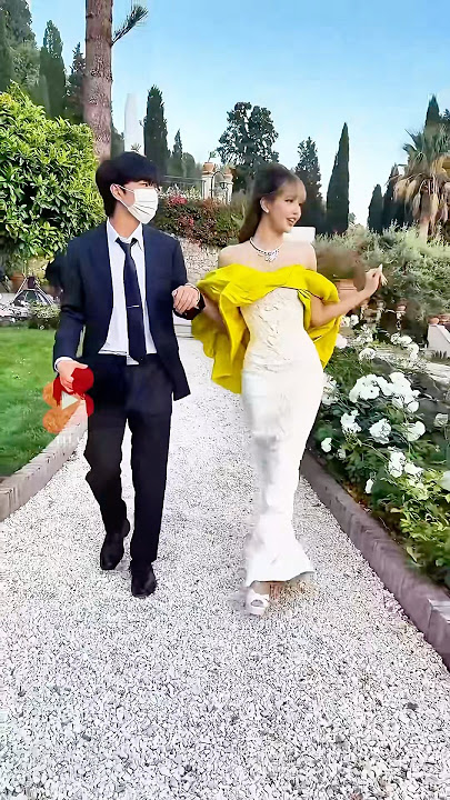 LISA DOING THE THANK YOU KATEYKI !😆😱 #lisa #lalisa #bvlgari