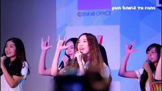 Miniatura de vídeo de "' BNK48 THE DEBUT ' 365 วันเครื่องบินกระดาษ 365日の紙飛行機 ( Pun Focus )  170602"