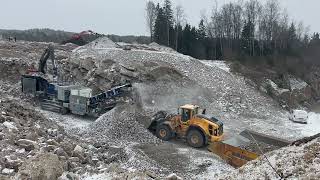 Jonsson 1208 jaw crusher & Volvo ec530e working in quarry