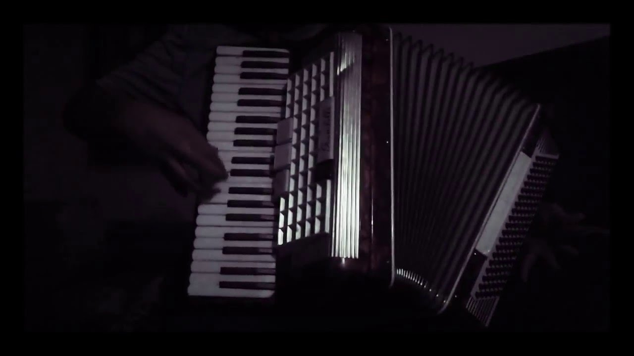 Ramon ayala; tocando en acordeon de teclas tragos amargos. YouTube