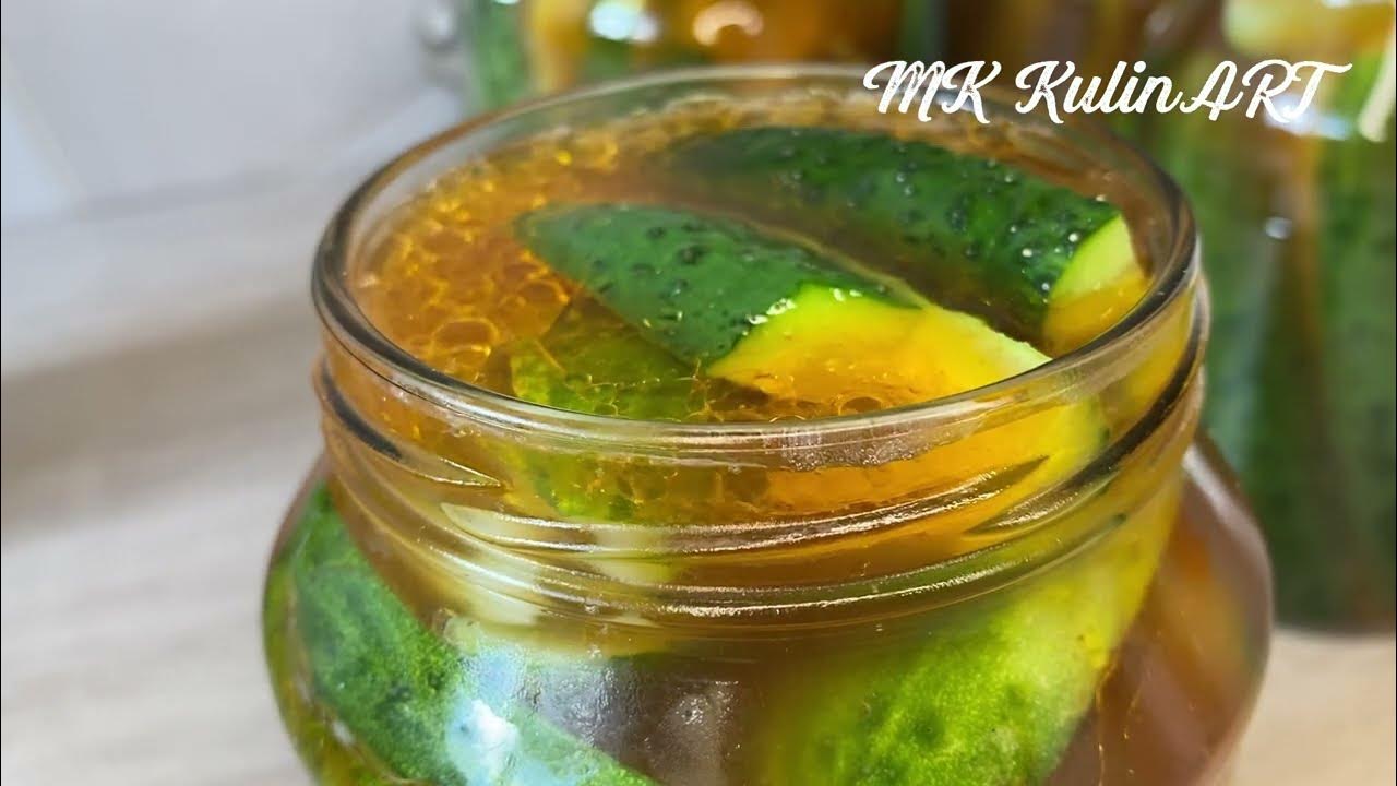 Мариновать корнишоны на зиму. Корнишоны маринованные на зиму. Малосольные огурцы с медом. Рецепт огурцы с медом на зиму хрустящие. Огурчики по венгерски маринованные.