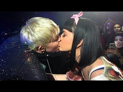 Katy Perry's All Kissing Compilation On Concert (Subbot link in description)