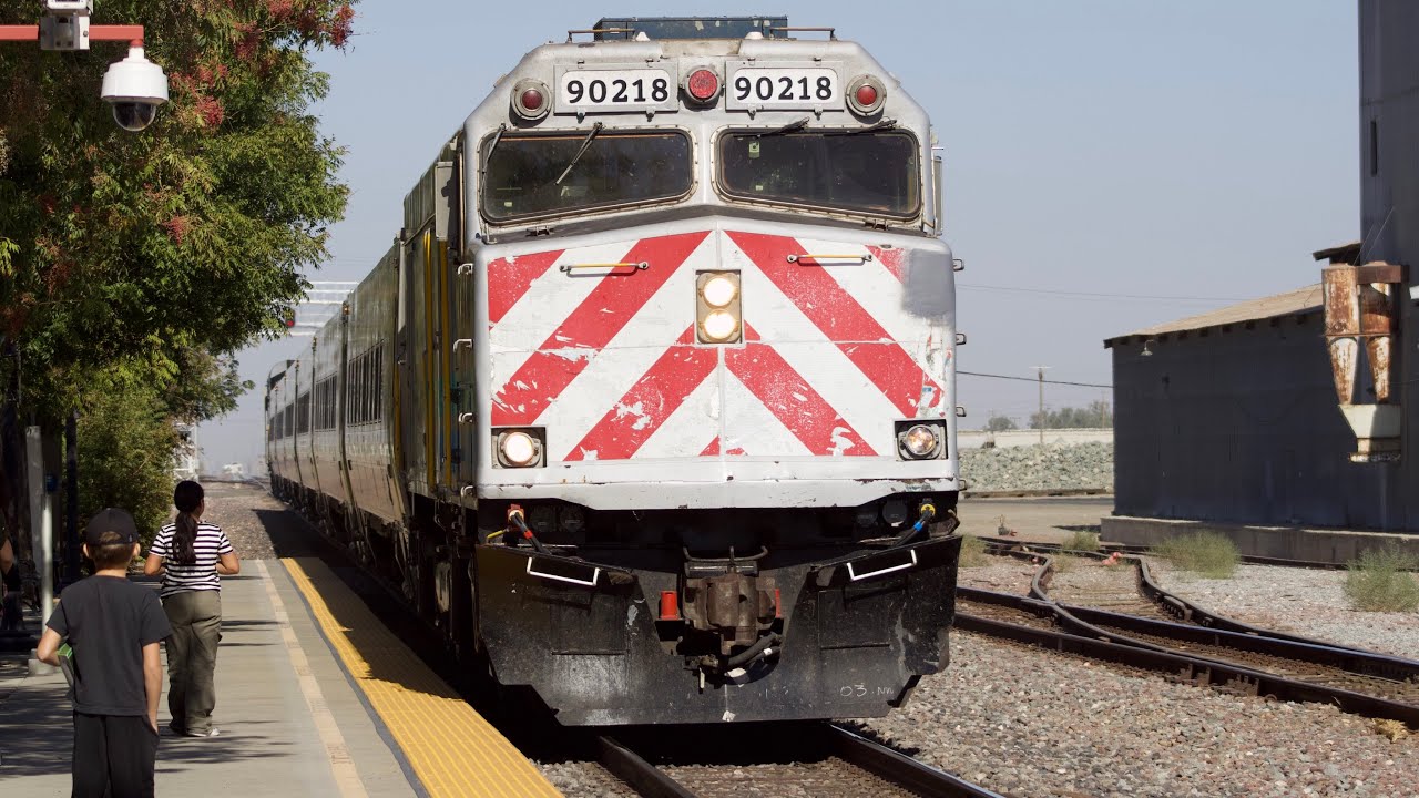 Amtrak San Joaquin’s train 702 at Corcoran FT horn show and @AMTK_146 ...