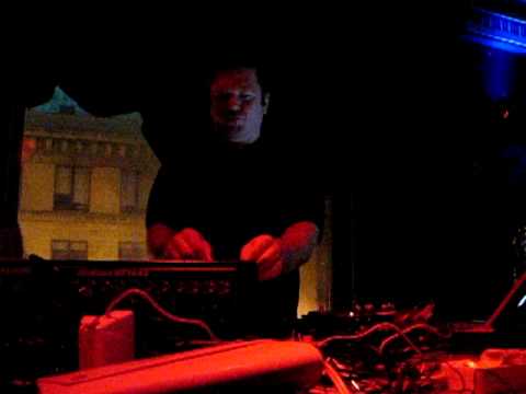 Pole - Stefan Betke live @ Klub 55 in Warsaw (Unsound Connections)