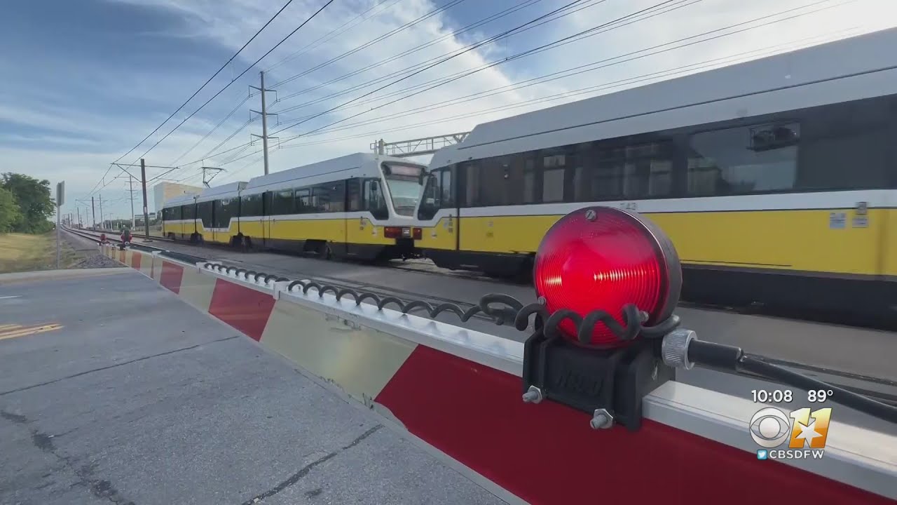 Residents of a North Dallas neighborhood worry about new DART rail construction