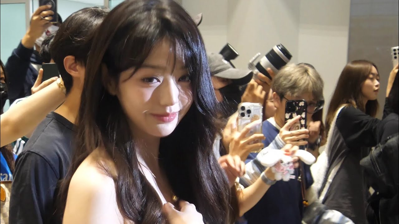 Ive Wonyoung inside the Airport Terminal 251005