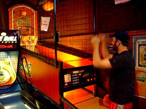 WINKING LIZARD MENTOR, OHIO - YouTube