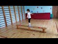 Видеоинструкция по использованию гимнастической скамейки в детском саду. Основные элементы.
