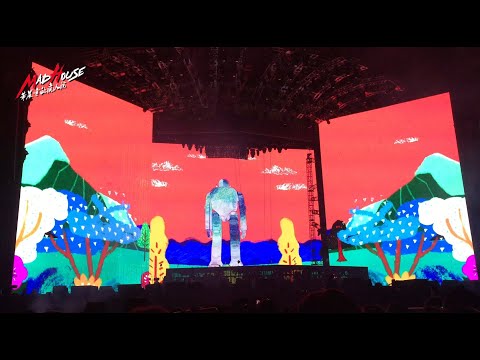 華晨宇2018年演唱會上《巨人與小男孩》的故事  cr 華晨宇的瘋人院MadHouse