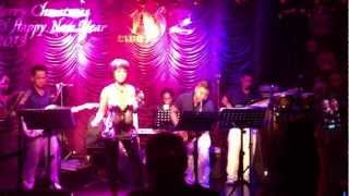 Video thumbnail of "Ca sĩ Khánh Hà tại MZ Club Saigon. Singer Khanh Ha at MZ Club clip 4"