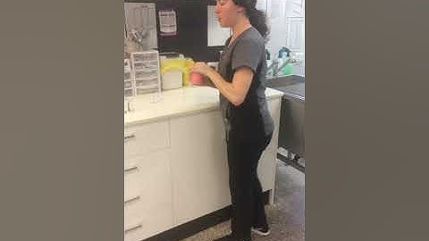 Loading a syringe with a drug prior to injection from a multi-dose vial