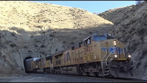 4K:TRAINS OVER TEHACHAPI (1-18-21)