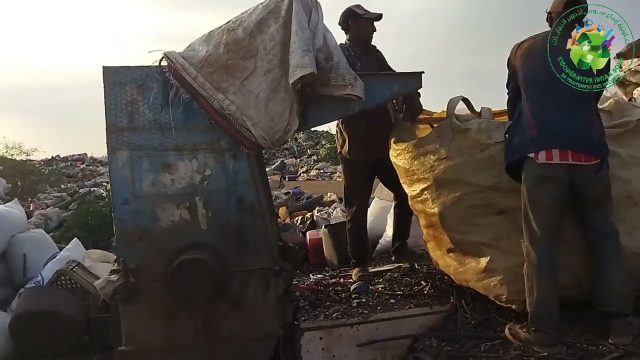 إعادة تدوير النفايات، خدمة للبيئة وخلق فرص عمل للفيئة العاملة بالقطاع...