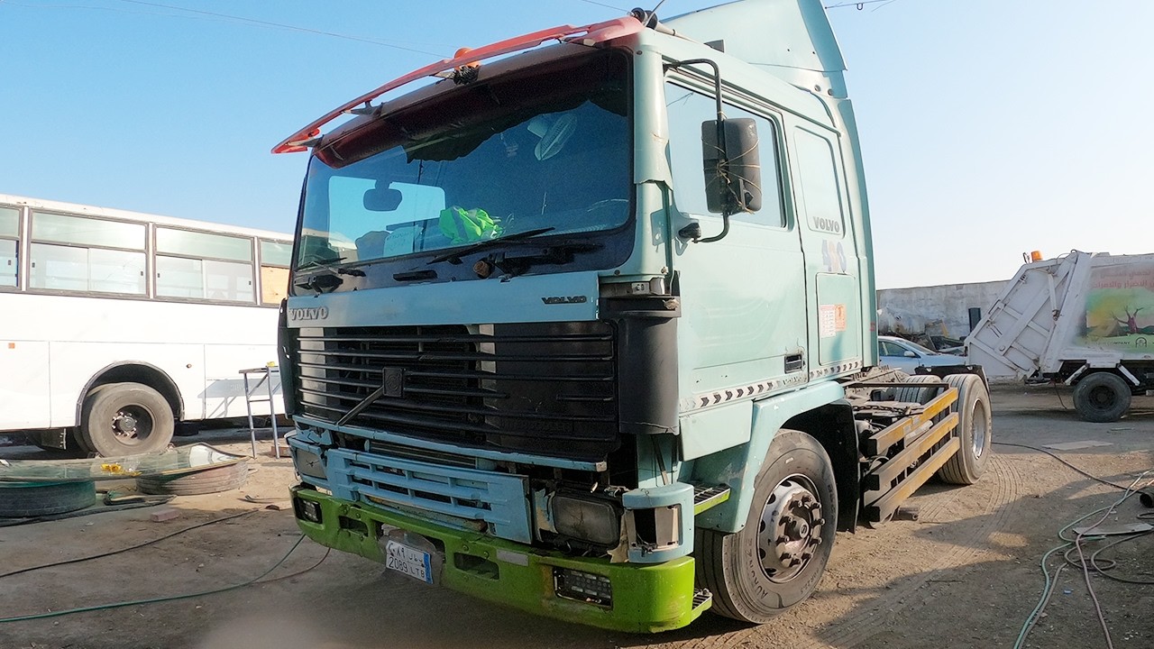 Volvo F12 Old Model Front Cabin '' Bumper' an other Parts Repairing and Restoration | truck World 1|