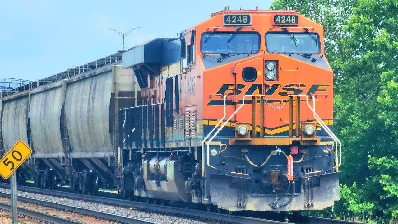 [4K] A MANIFEST AFTER A MEET, SLOWS TO A CRAWL NEAR THE HIGHWAY!