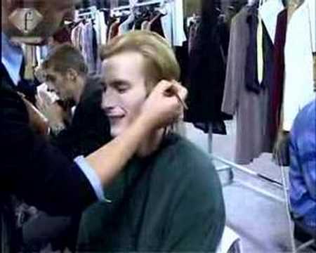 fashiontv | FTV.com - BACKSTAGE DRIES VAN NOTEN-PARIS FASHION WEEK HOM AH 2005/2006