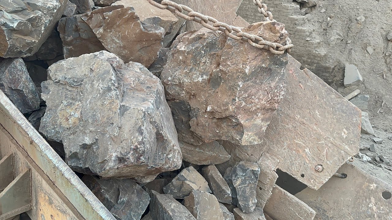 Satisfying crunching video | Rock crushing ASMR | Stone jaw crusher ...