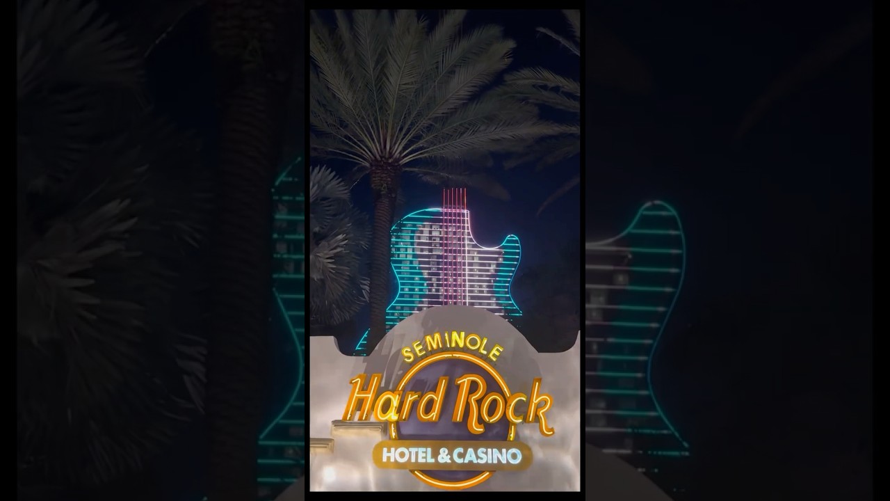 Huge guitar in Hardrock hotel