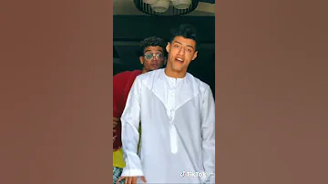وانا ماشي بتمرجح فيها 