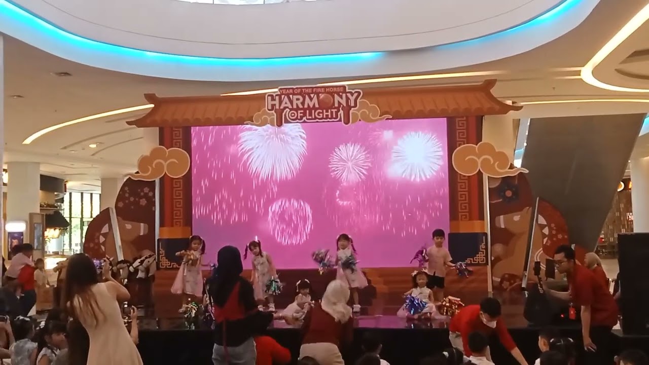 Acara sekolah harapan bangsa perfrmnce tarian Imlek Bao Bao di center atrium gaia bm raya city mall