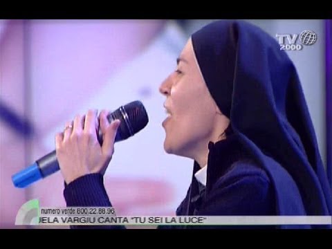 Suor Manuela Vargiu canta "Tu sei la luce"