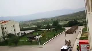 Şehit ölmez diyen,  ezan dinmez diyen ,Bayrak İnmez diyen, birileri var