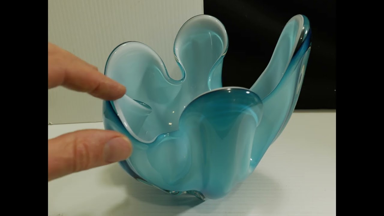 Iwatsu Hineri - Japan Art Glass Bowl / Vase