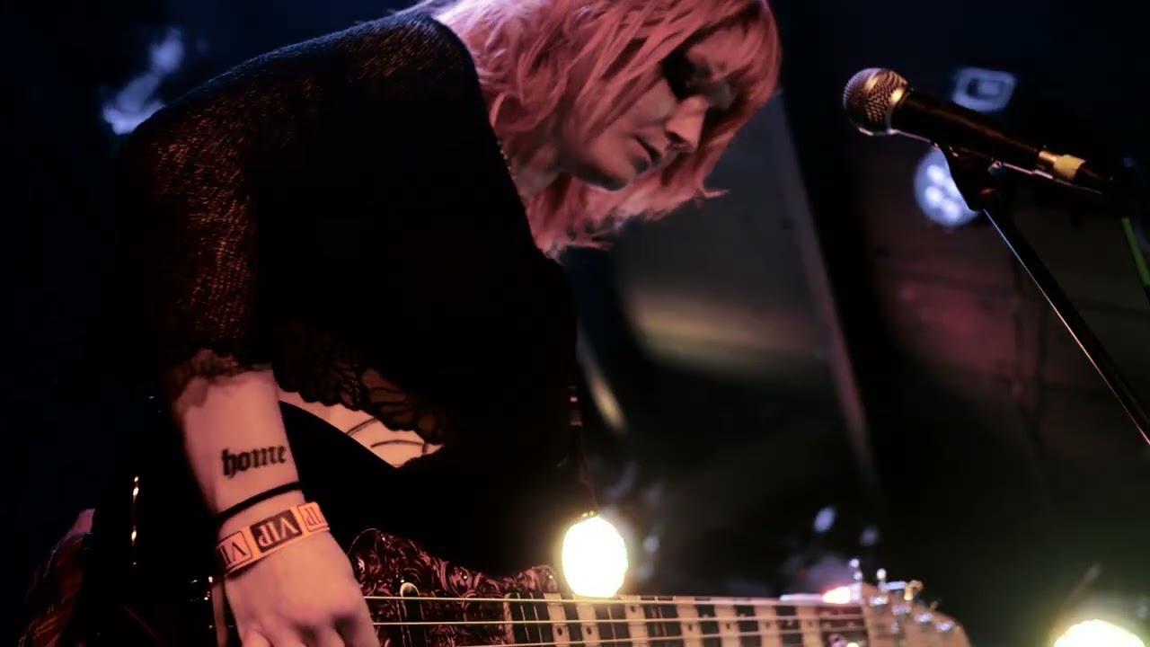 BLUBERRY TUESDAY - EVAN PERKS (THE CHARIOT COVER)/PASS AUF DICH AUF - LIVE AT RGRS, DENTON, TX