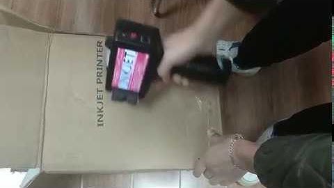 Meenjet M7 Hand held Inkjet Printer Printing Text Date Logo Batch Code Number on Carton Box.