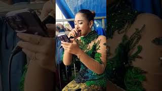 SIAL !! by NIKEN SALINDRI live MAYANGKORO ORIGINAL