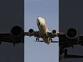 Lindo rasante de um Boeing 737. #aviation