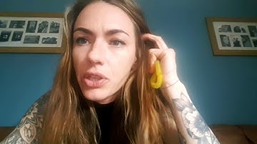 Difference between using a clicker or a verbal marker in communication with our dogs.