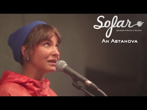 Ah Astahova - Любите людей за поступки | Sofar St. Petersburg