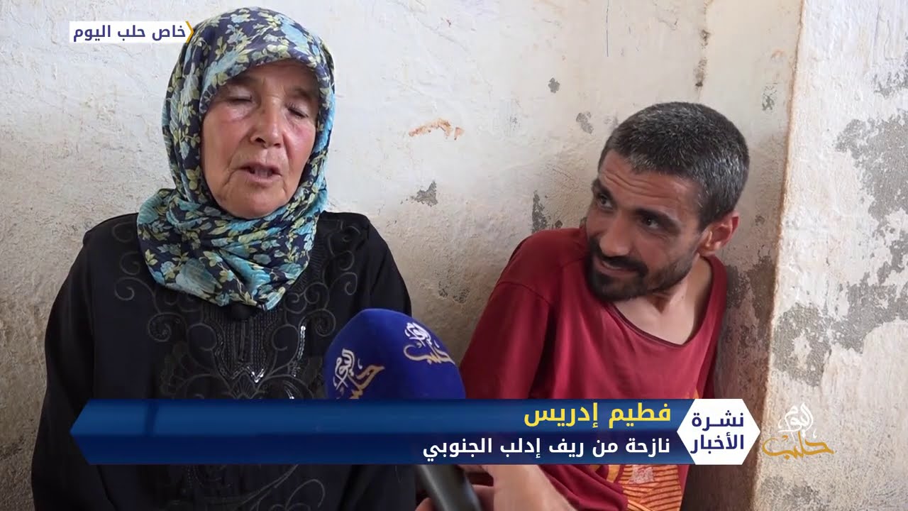 رغم كبر سنها.. نازحة ترعى أولادها من ذوي الاحتياجات الخاصة في مدجنة مهجورة بريف إدلب