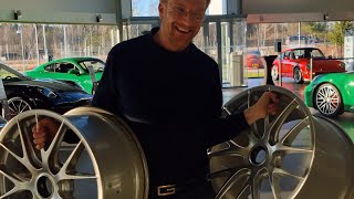 €30 000 rim: Incredible weight of Porsche 918 Spyder rims at Porsche Center Borås [4k]
