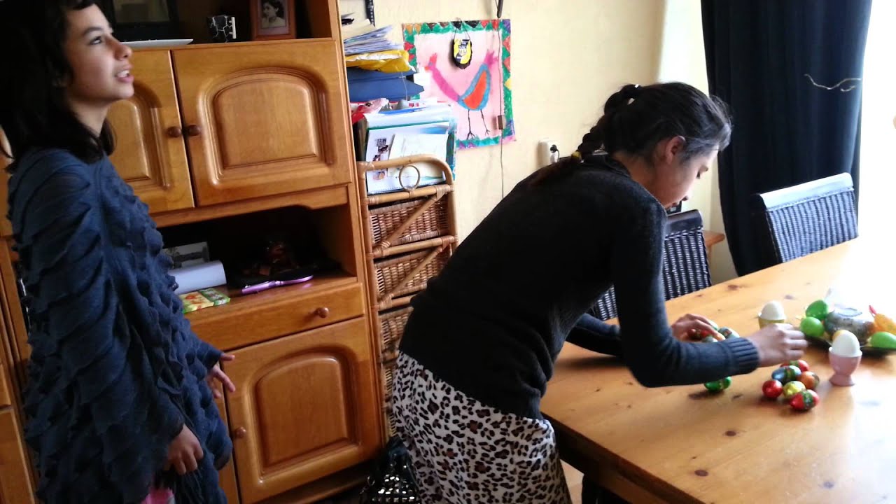 Eieren zoeken met ashley en shannah