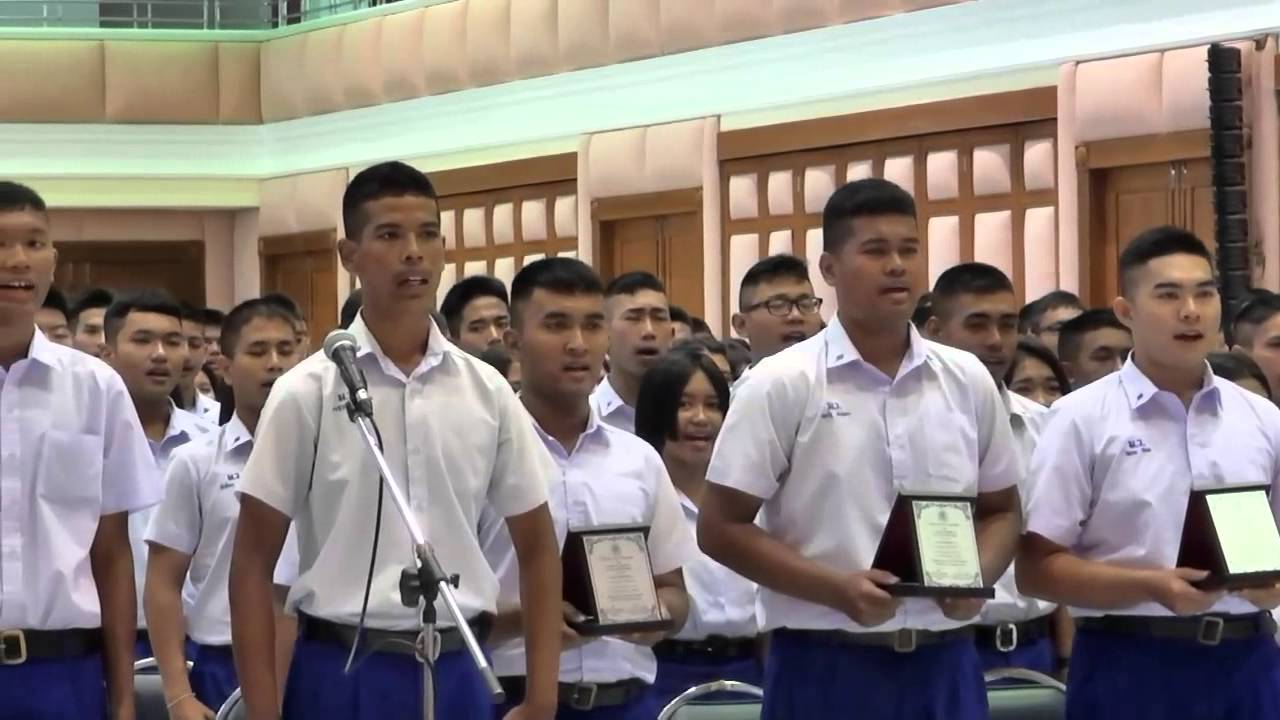 เพลง ตอบแทนบุญคุณแผ่นดิน โดยนักเรียนโรงเรียนมหาวชิราวุธ