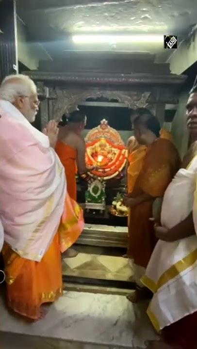 Karnataka: PM Modi offers prayers at Sri Chamundeshwari Temple in Mysore