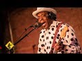 Skin deep sous la peau avec buddy guy  playing for change  song across america