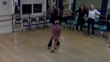 Argentine Tango intermediate class with Miranda: sequence with inverse ocho