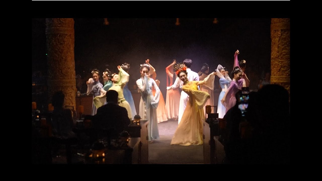 Young diners 'time travel' back to ancient China