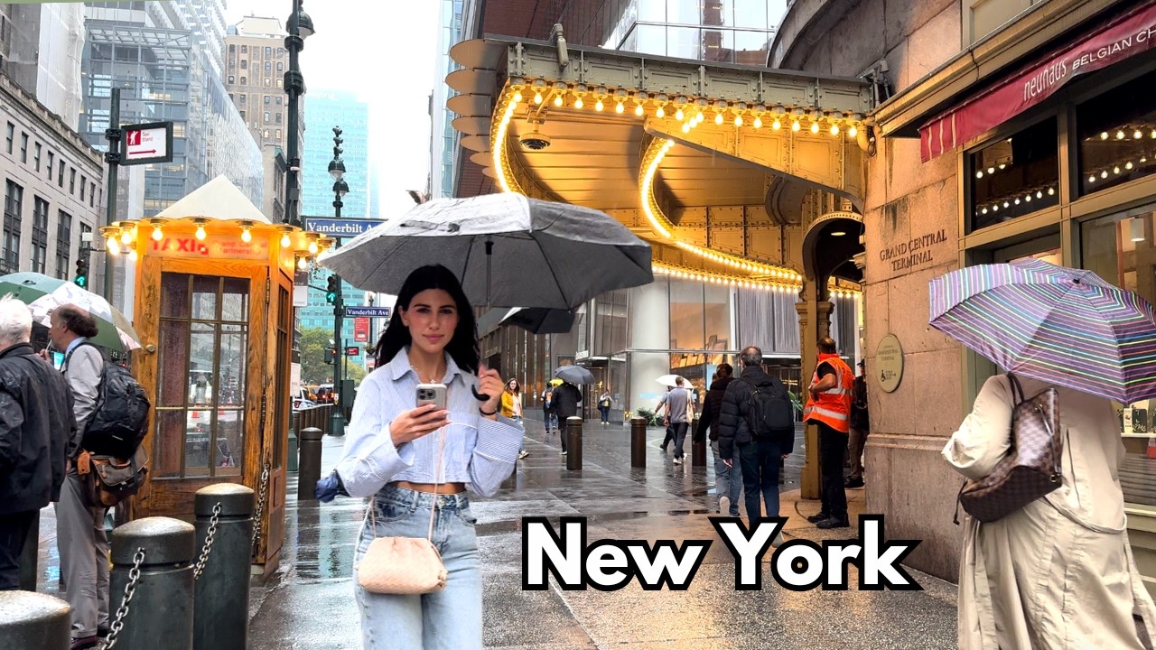 New York, Amerika Serikat | Midtown Manhattan | Tur Jalan Saat Hujan 4K