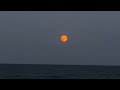 Суперлуние. Над  морем всходит  красная луна. 18:51 в Солнечной Долине. Прибрежное в сентябре 2023.