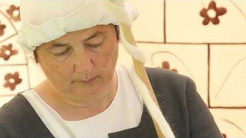 Medieval Crafts - Wool Preparation (combing, carding and spinning)