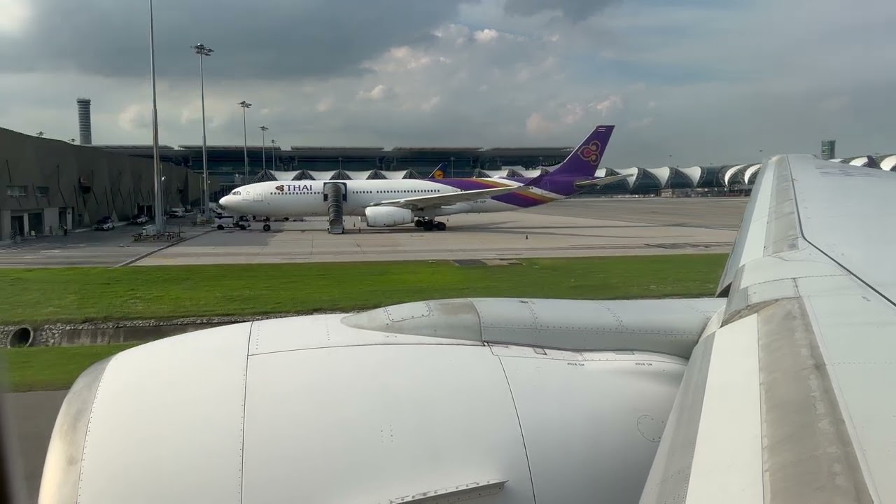 Thai Airways - Boeing 777-3AL(ER) - TG409 - Bangkok to Singapore (Take-off)